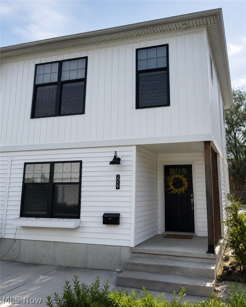 2059 W 34th Place