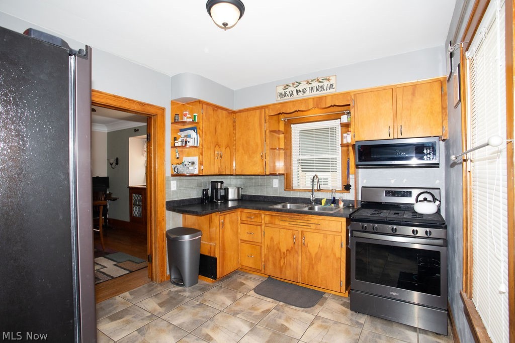 213 Como Street Property Photo 7
