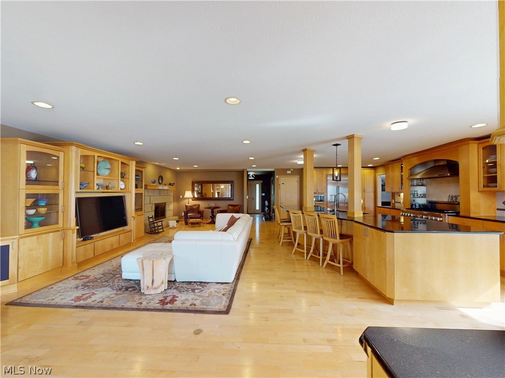 7885 Pear Tree Drive Property Photo 9
