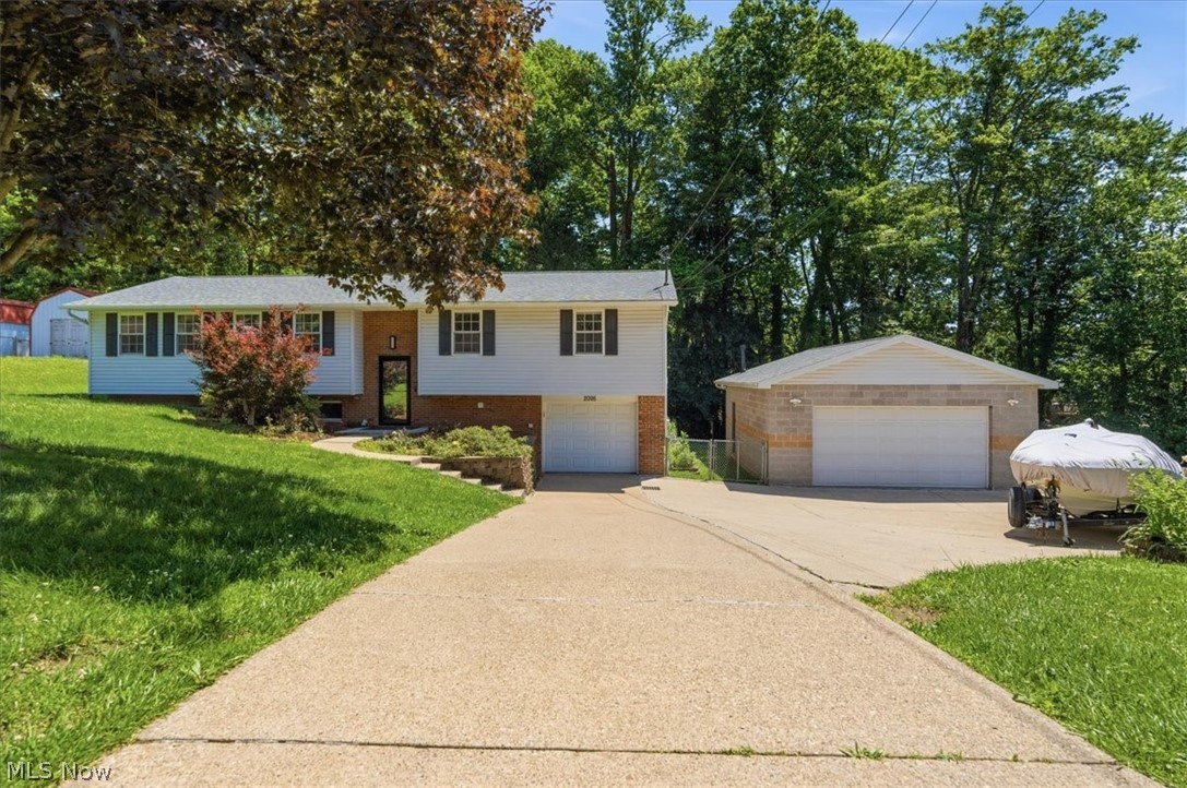 2098 Meadowview Drive Property Photo 1