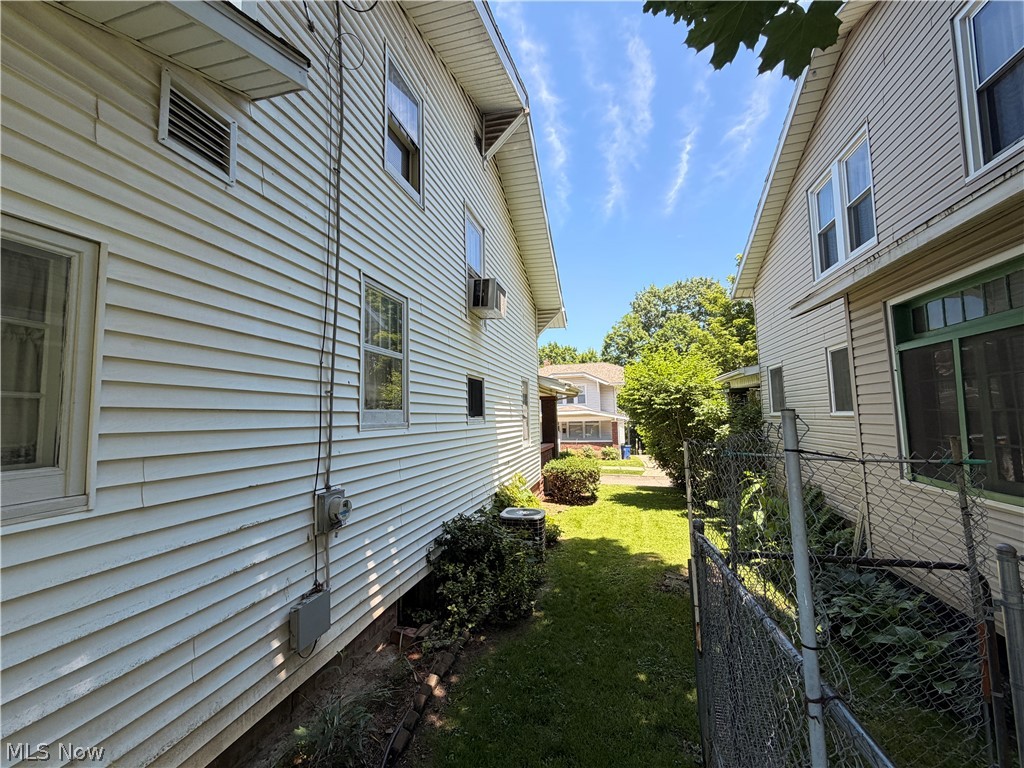 1018 Foster Avenue Property Photo 4