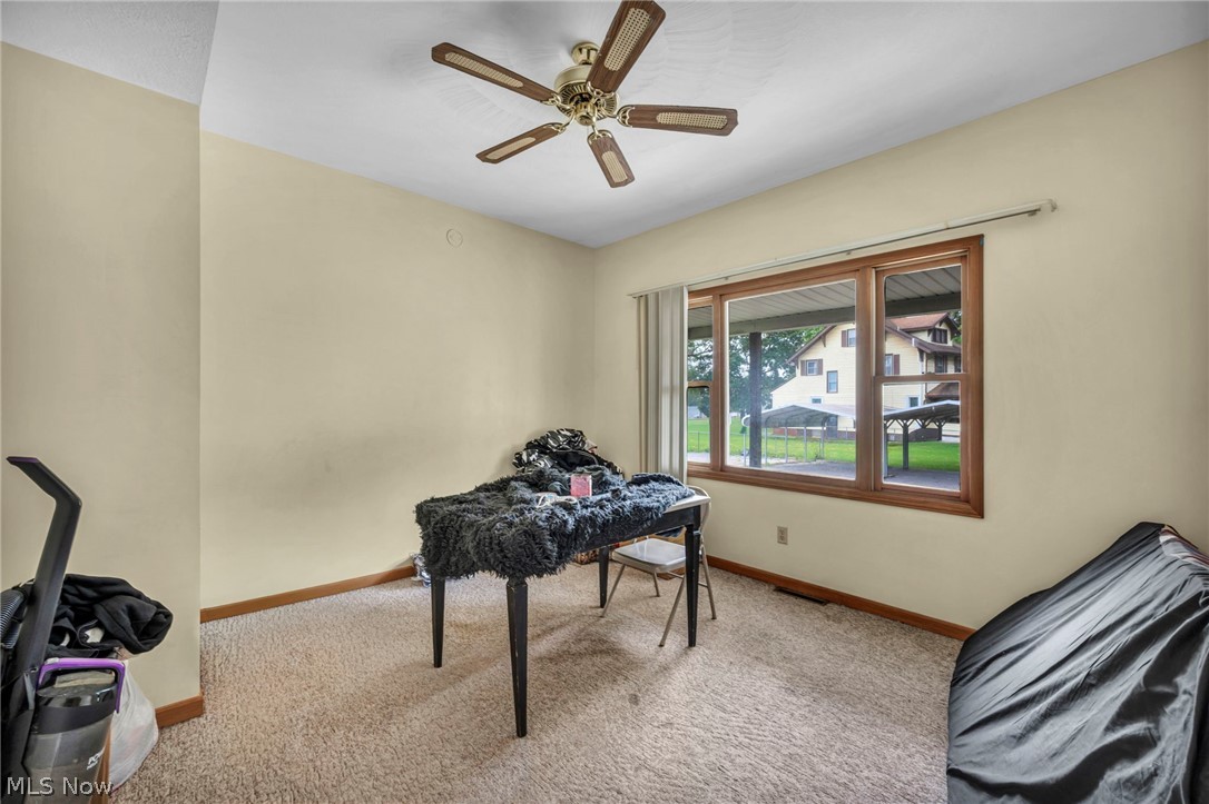 1202 Lawrence Road Ne Property Photo 3