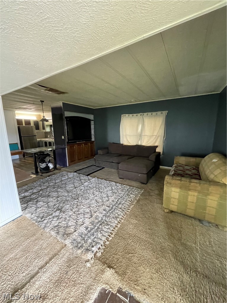 6411 Amanda Lane Property Photo 4