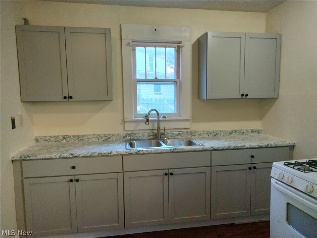 949 W Exchange Street Property Photo 3