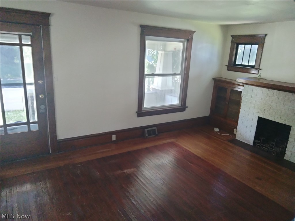 949 W Exchange Street Property Photo 4