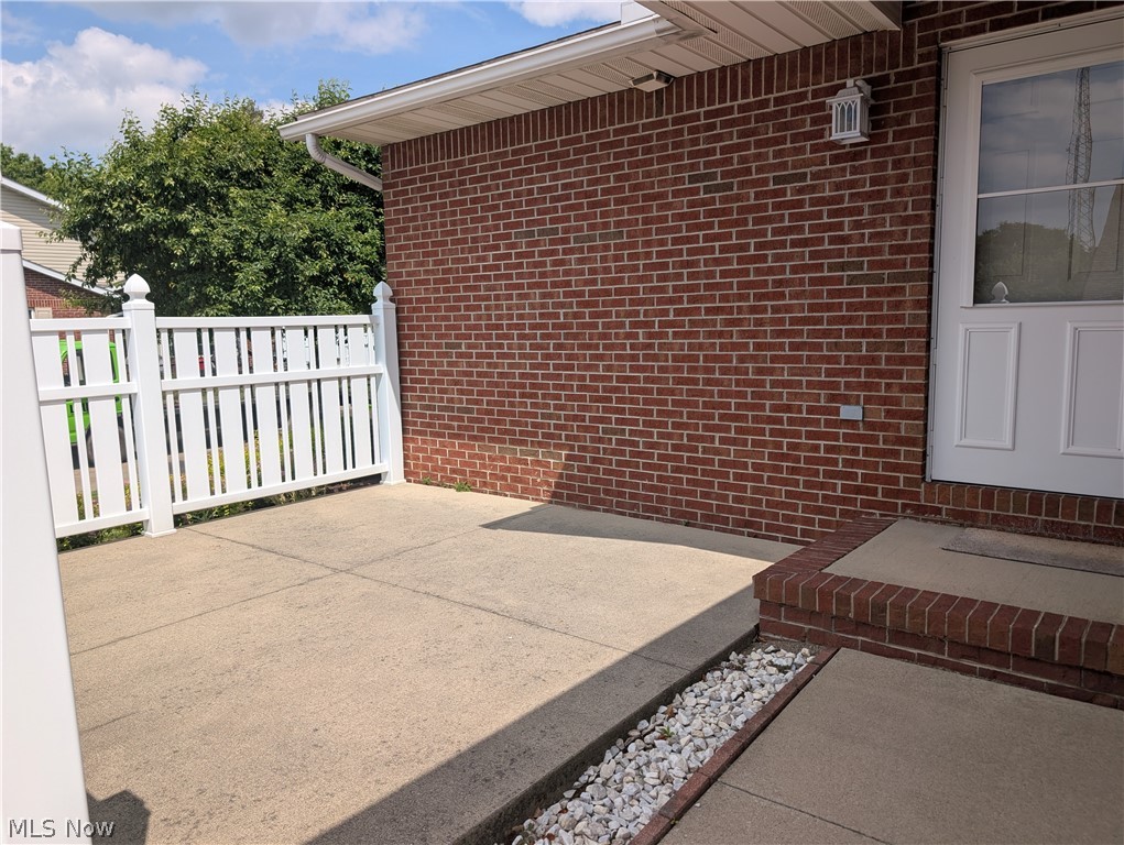 202 Greenbriar Lane Property Photo 4