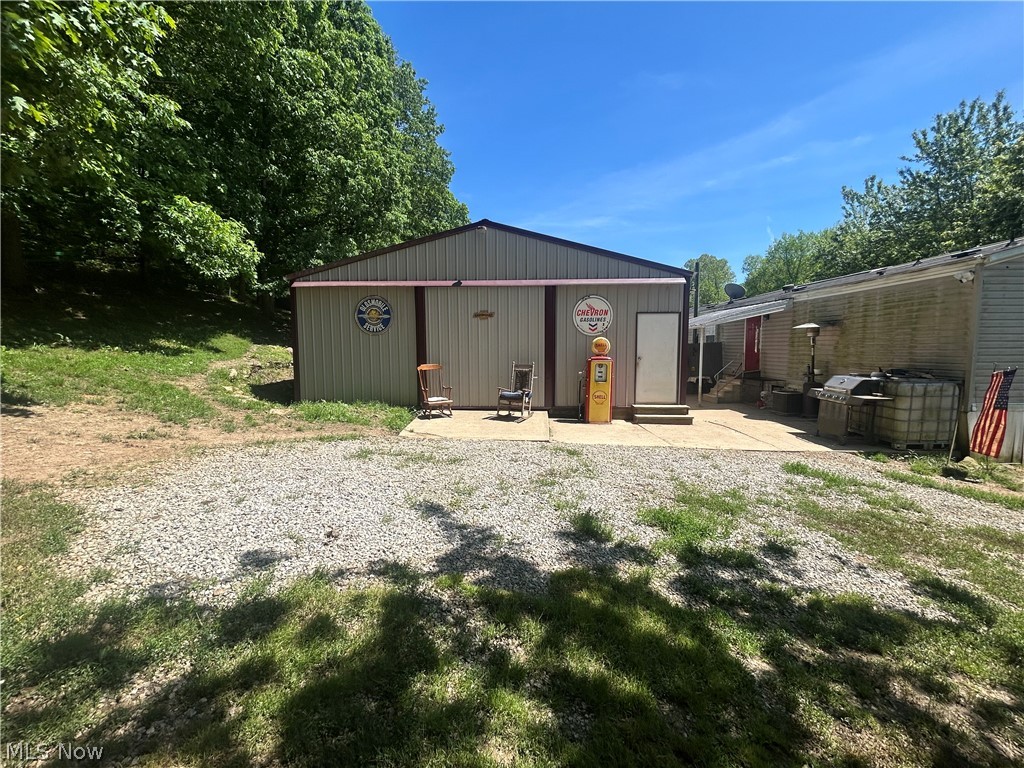5494 Pounds Lane Property Photo 3