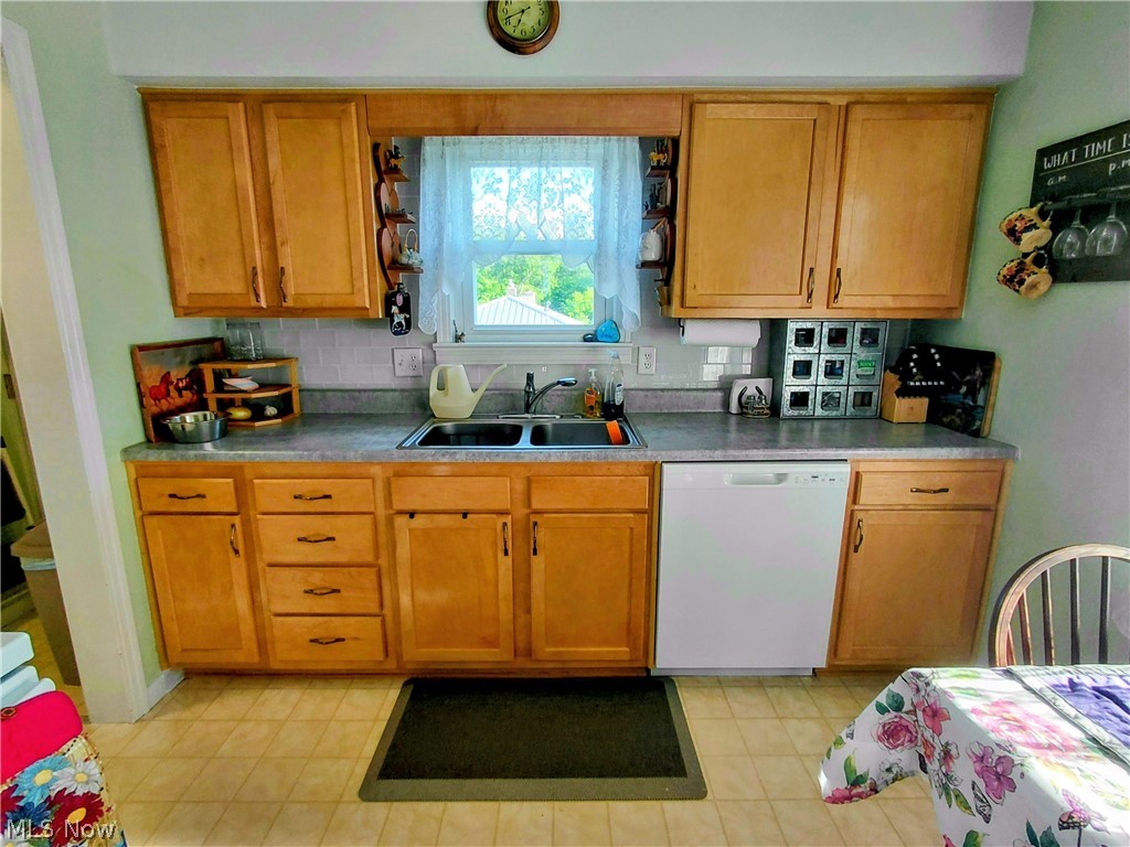242 Cedar Road Property Photo 9