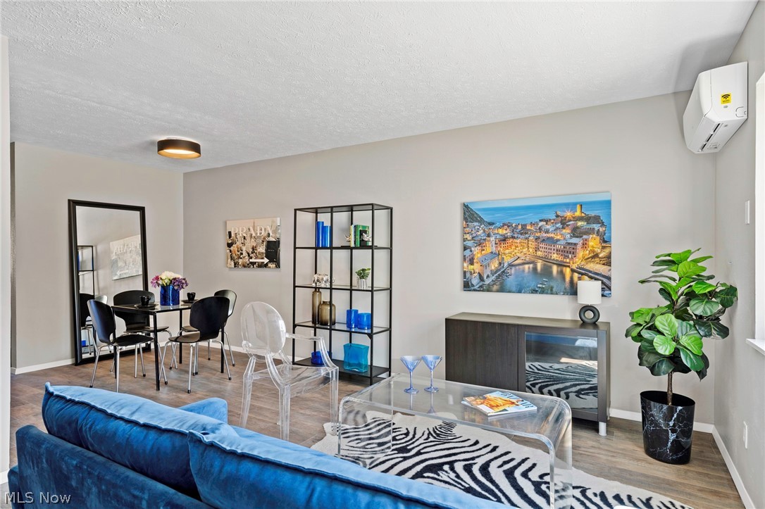 10524 Clifton Boulevard 201 Property Photo 4