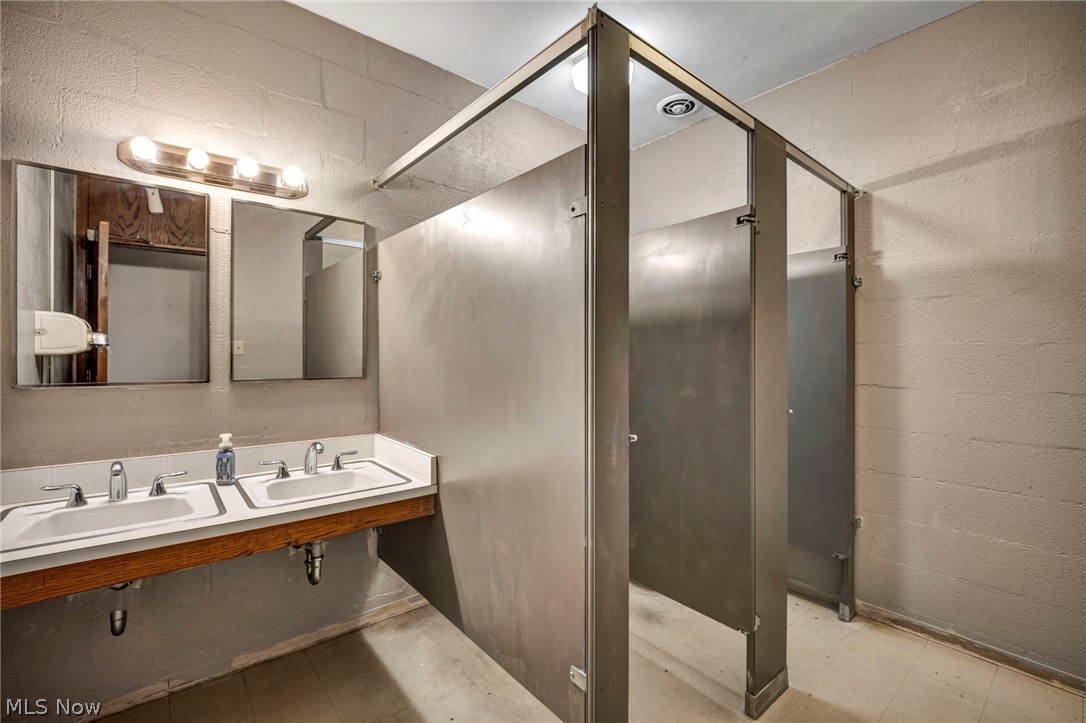 15715 Libby Road Property Photo 40