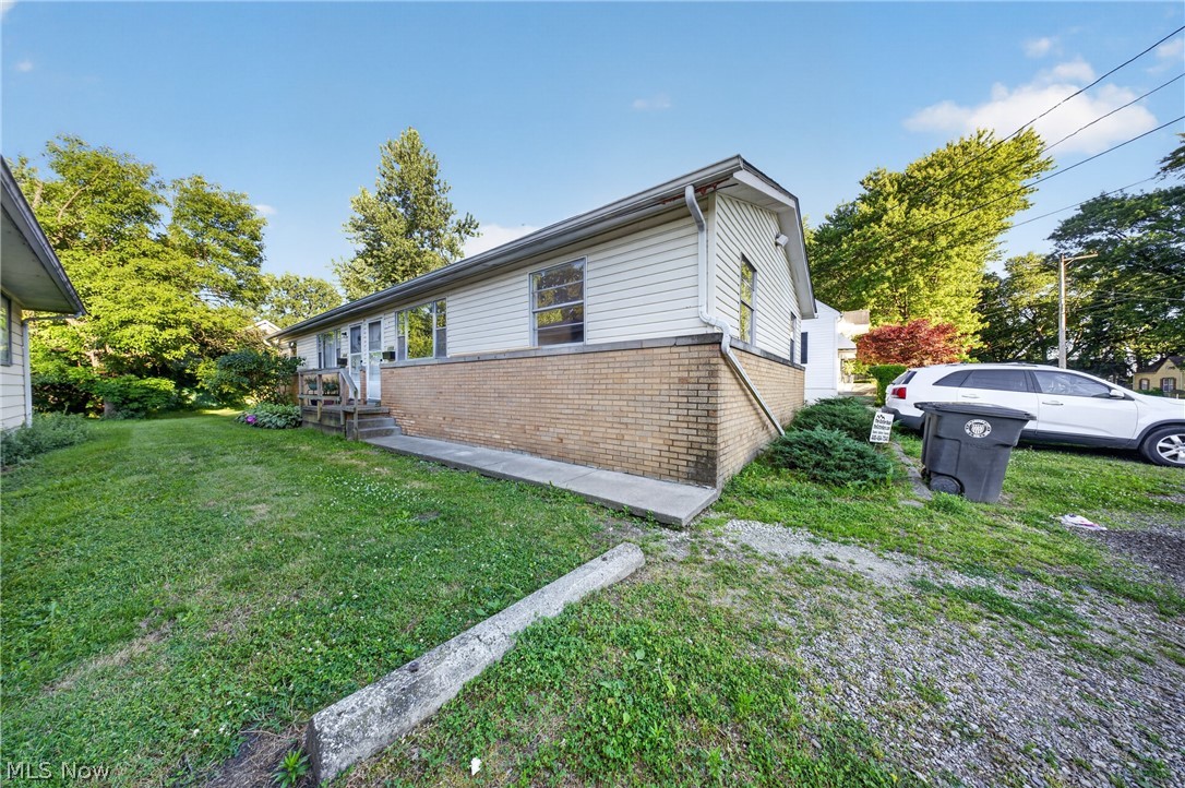 1095 Saint Michaels Avenue Property Photo 3