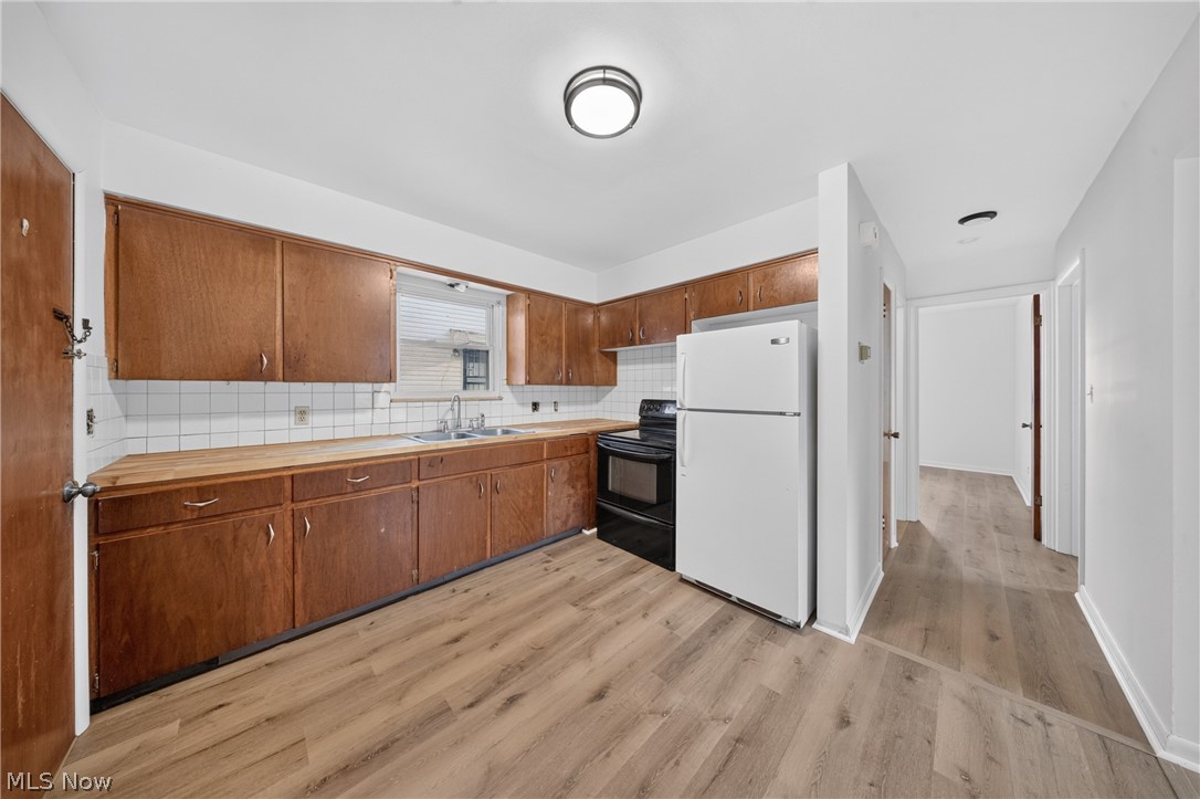 1095 Saint Michaels Avenue Property Photo 8