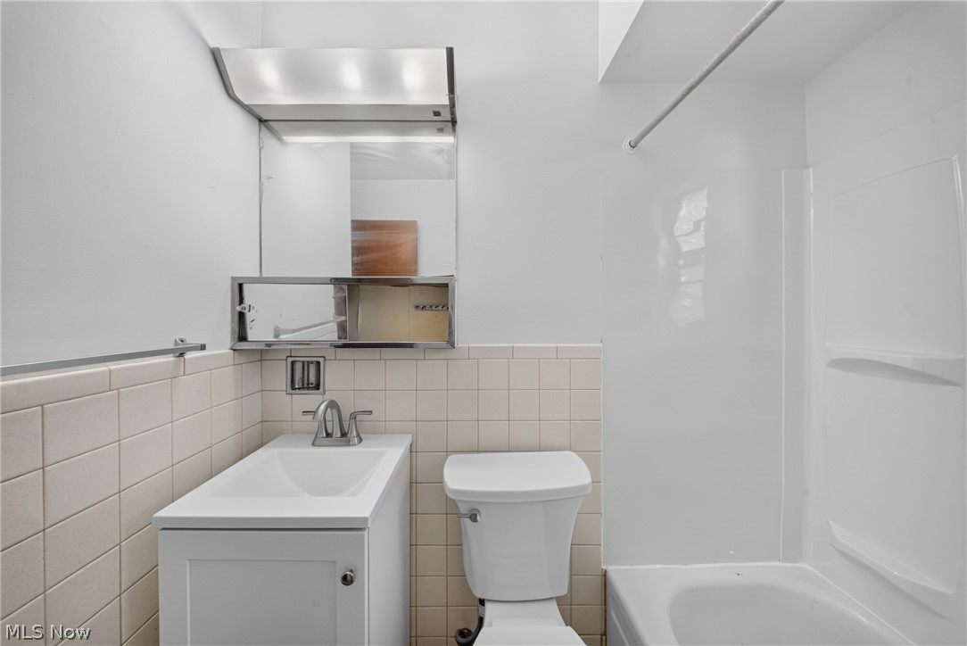 1095 Saint Michaels Avenue Property Photo 16