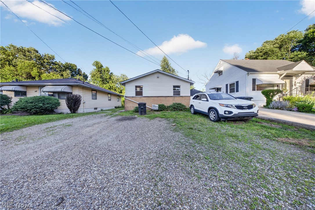 1095 Saint Michaels Avenue Property Photo 19