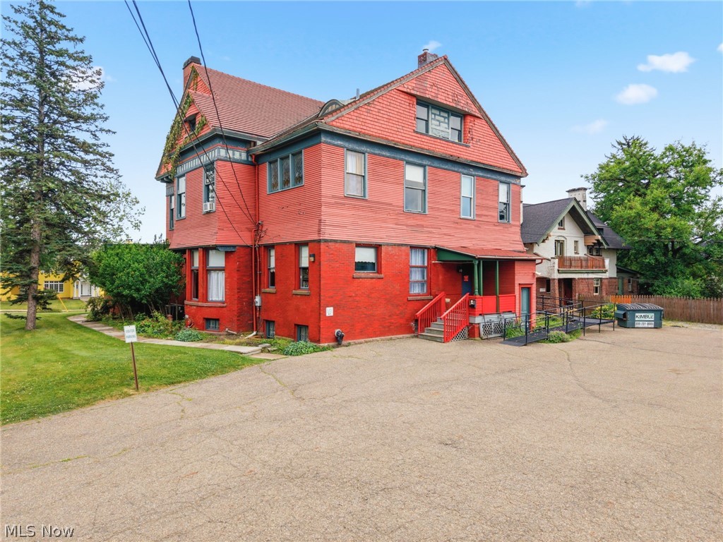 1435 Market Avenue N Property Photo 37