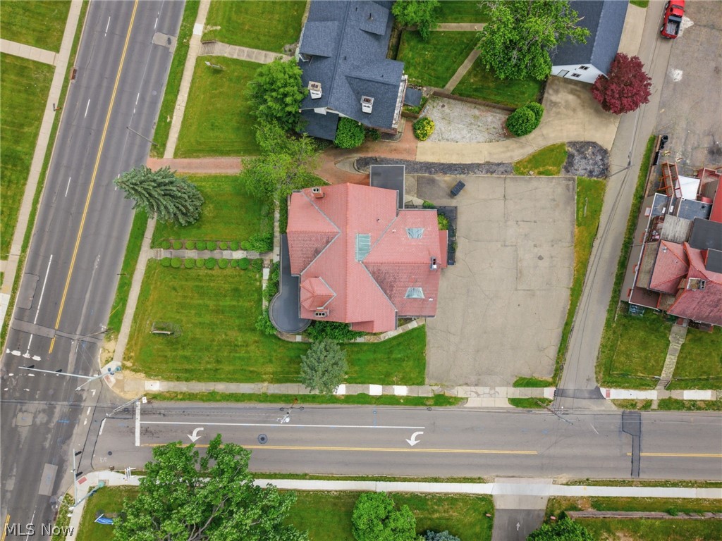 1435 Market Avenue N Property Photo 43