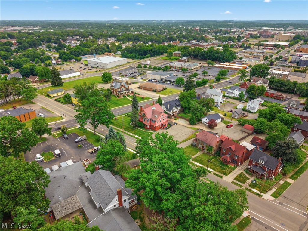 1435 Market Avenue N Property Photo 44