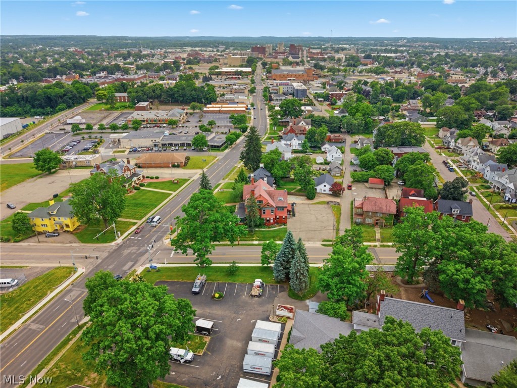 1435 Market Avenue N Property Photo 45