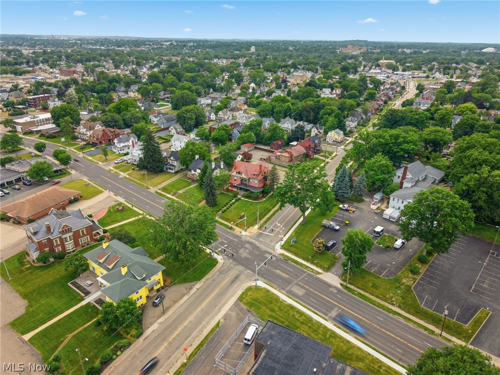 1435 Market Avenue N Property Photo 46