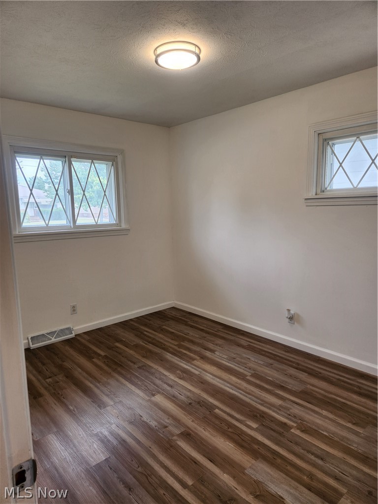 19411 Parkmount Avenue Property Photo 13