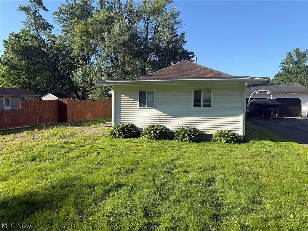17633 Beach Lane Property Photo 4