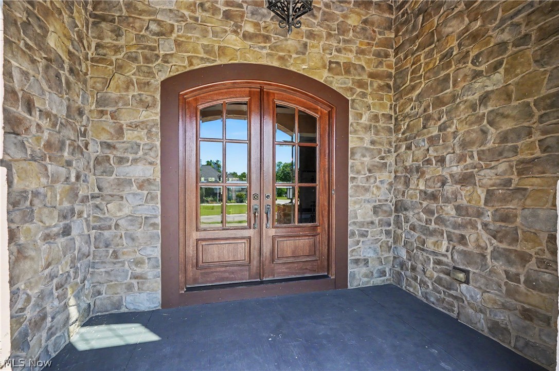 215 Brighton Lane Property Photo 3