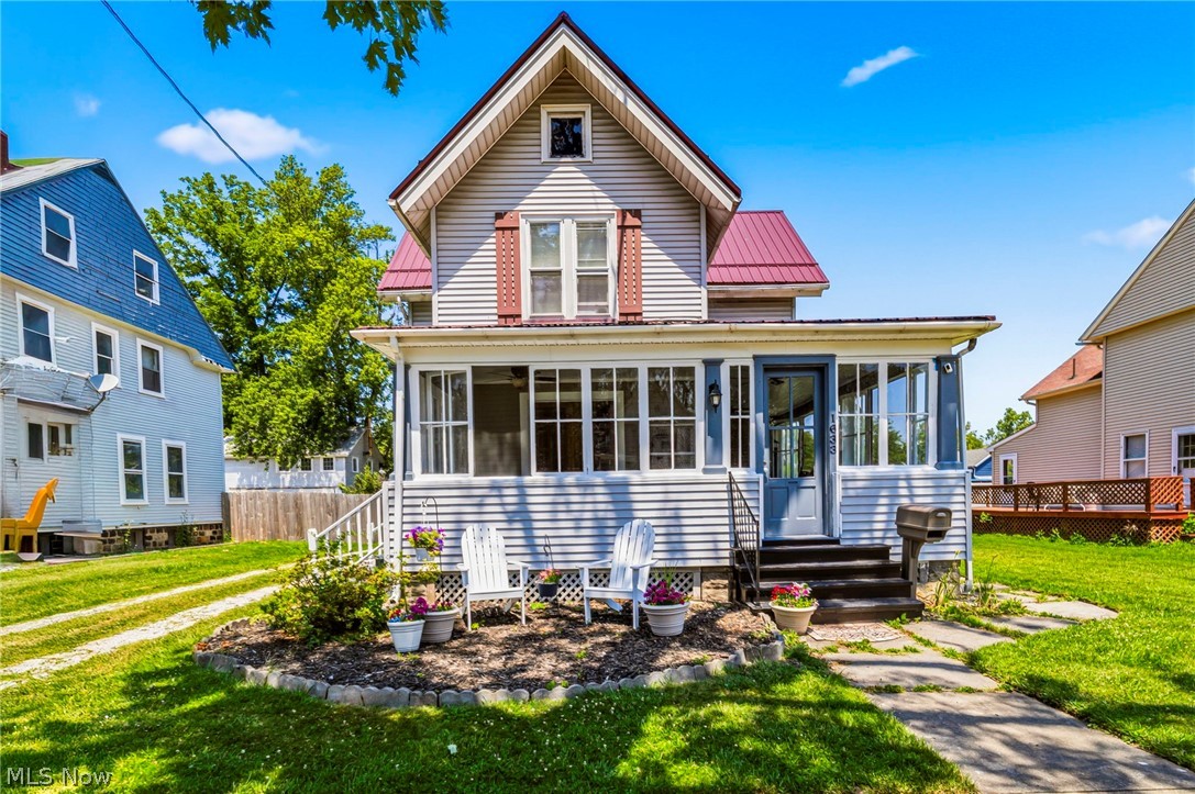 1633 W 5th Street Property Photo 1