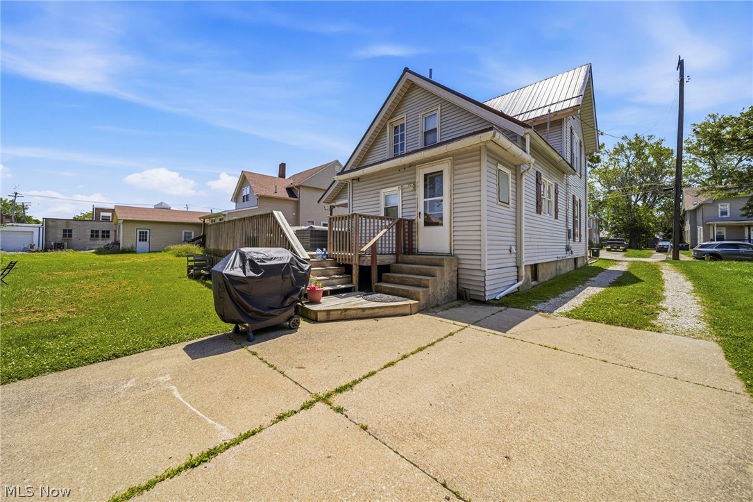 1633 W 5th Street Property Photo 6