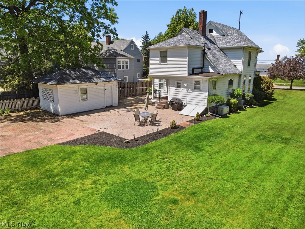 1926 Walnut Boulevard Property Photo 3