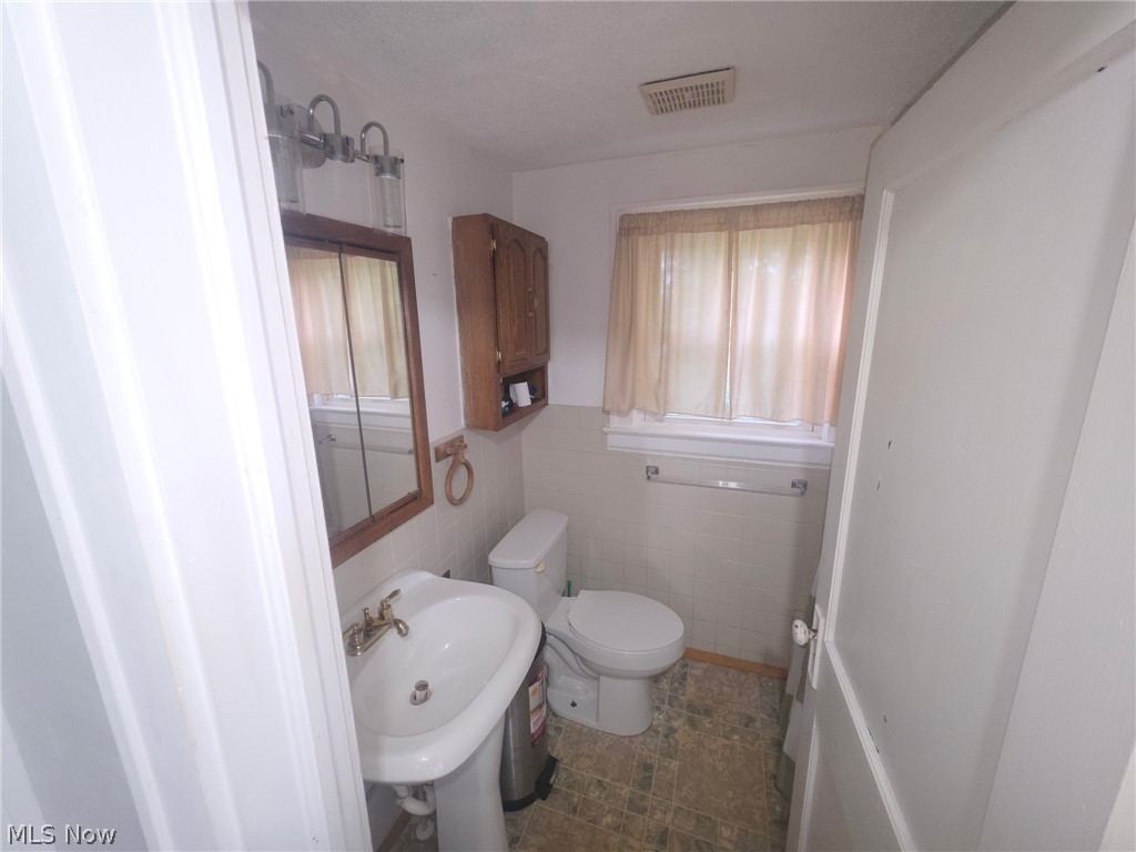 555 Wyandot Avenue Property Photo 5