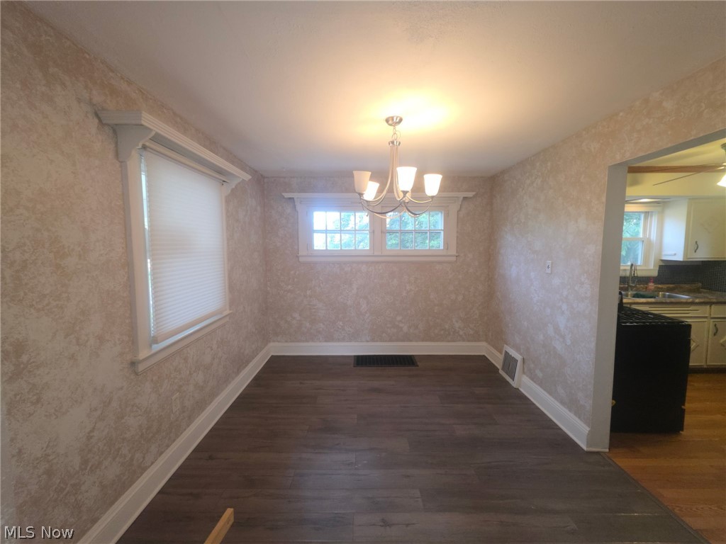 555 Wyandot Avenue Property Photo 10