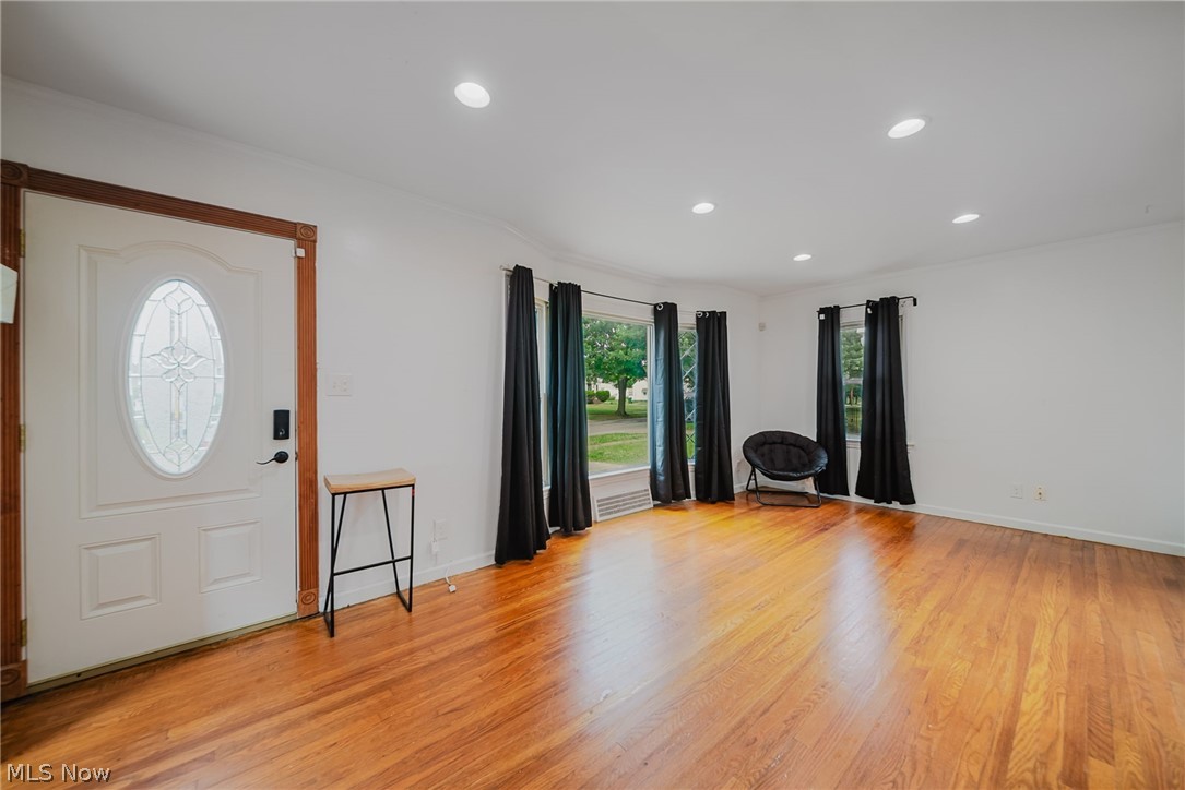18400 Maple Heights Boulevard Property Photo 6