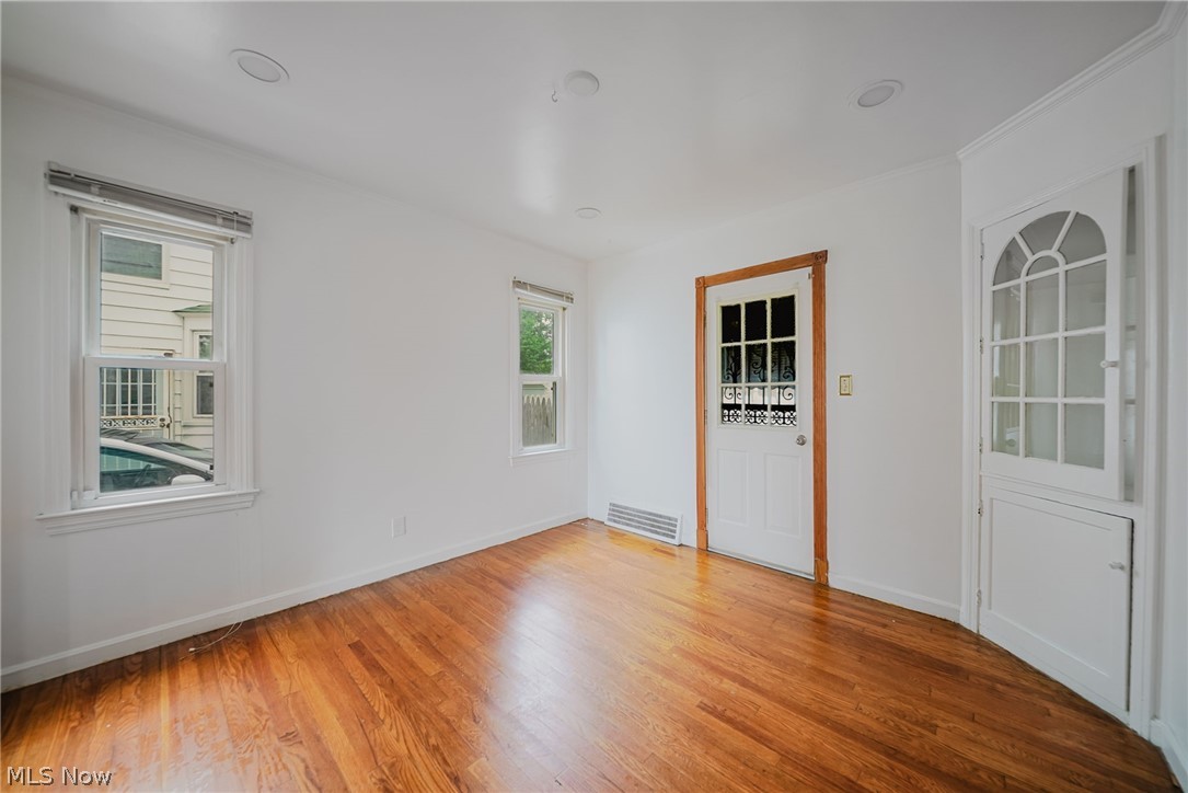 18400 Maple Heights Boulevard Property Photo 9