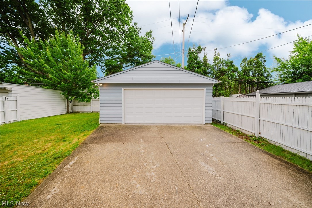 18400 Maple Heights Boulevard Property Photo 39