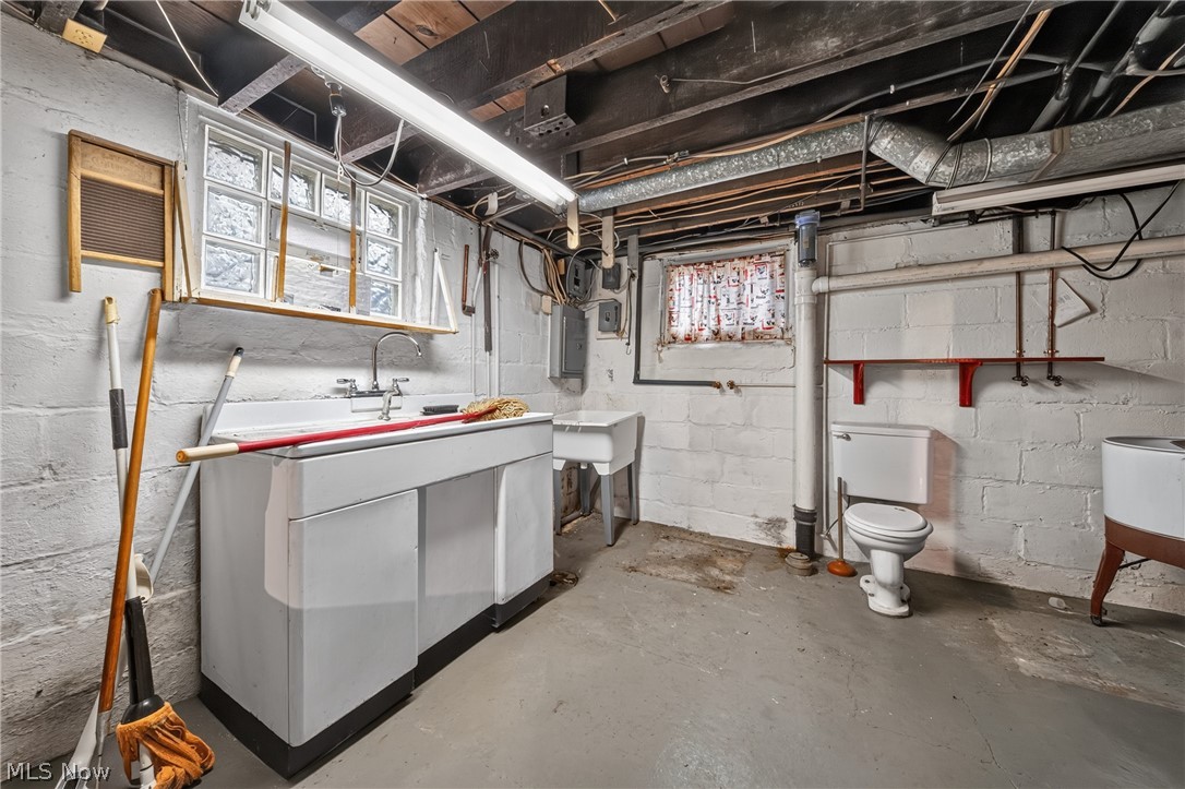 1936 E 45th Street Property Photo 35