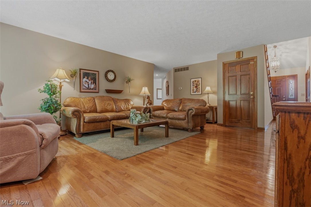 715 Oxbow Road Property Photo 11