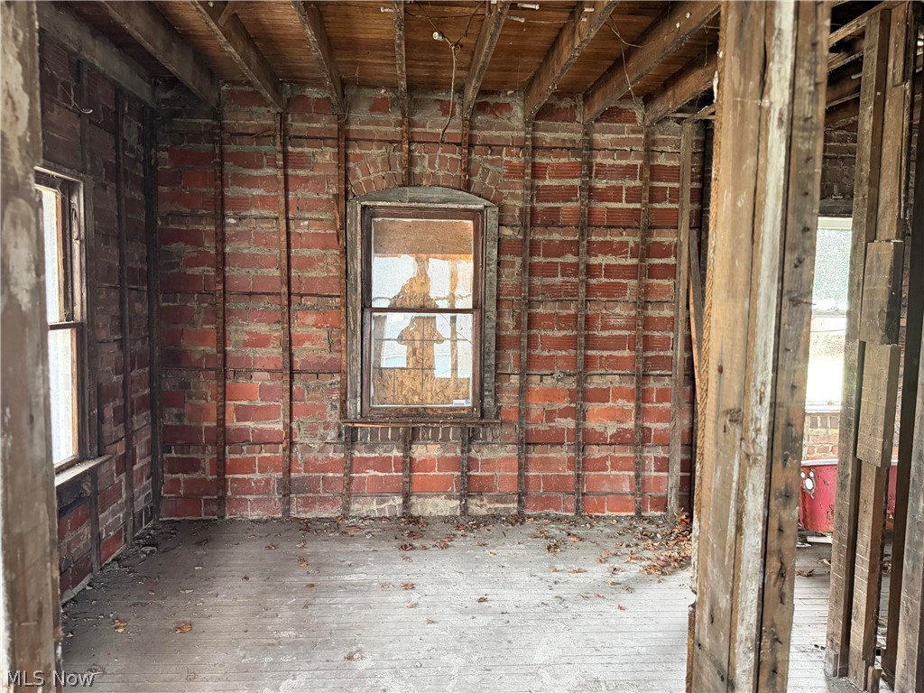 9702 Parkview Avenue Property Photo 8