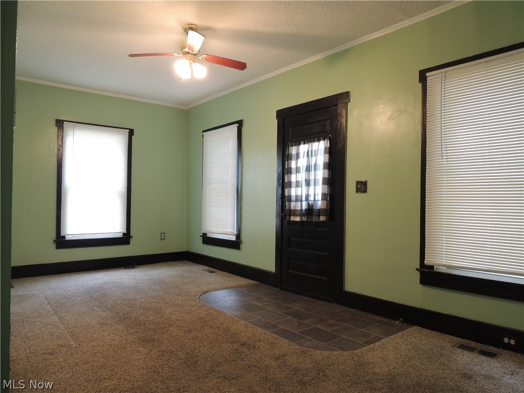 2242 Coffeen Street Property Photo 2