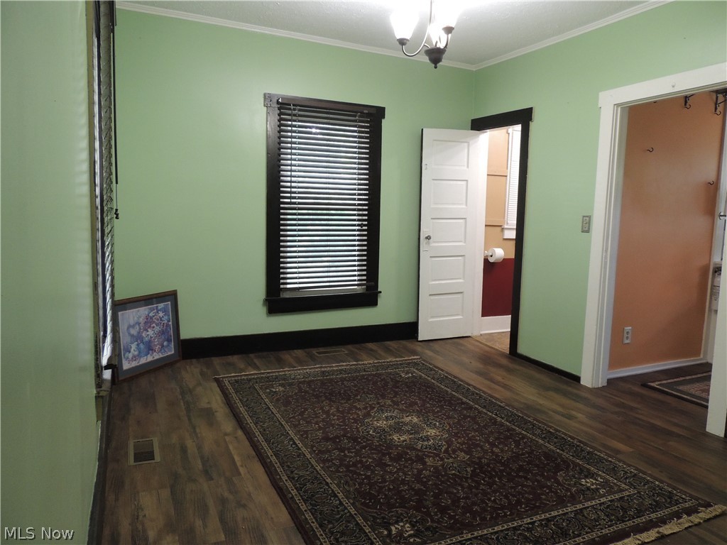2242 Coffeen Street Property Photo 3