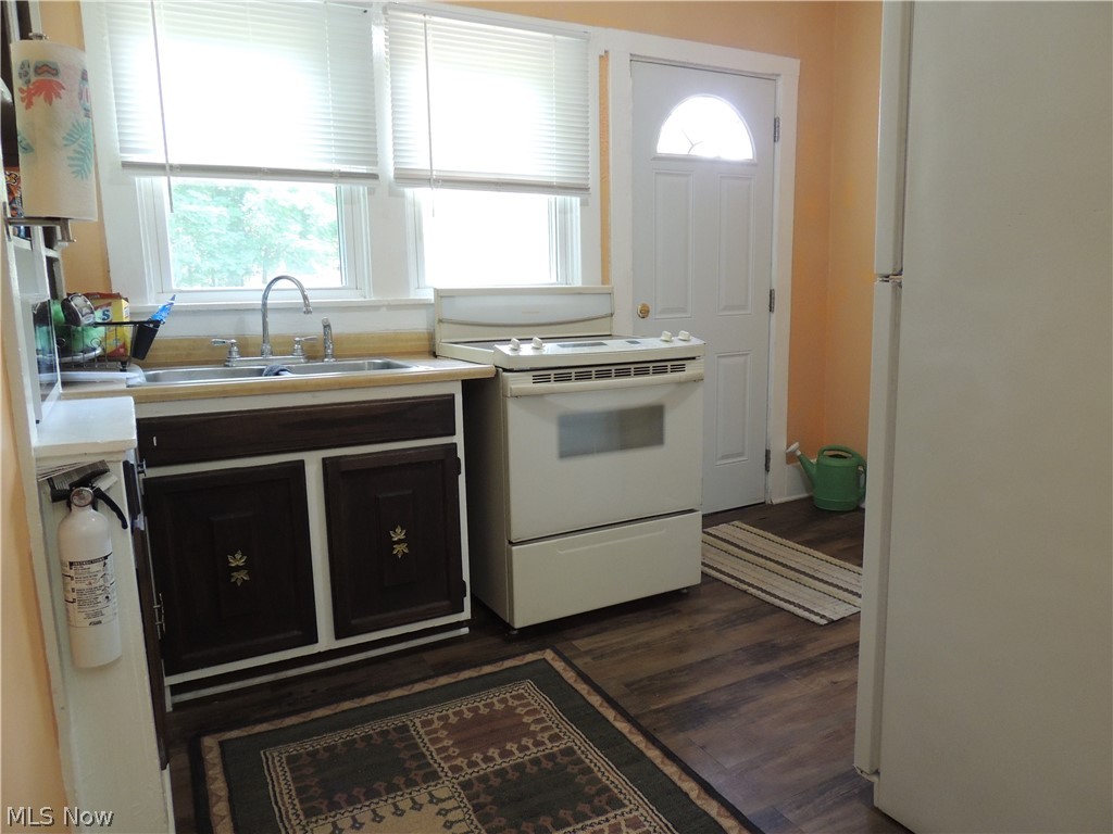 2242 Coffeen Street Property Photo 4