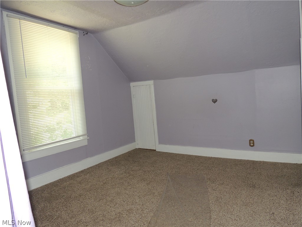 2242 Coffeen Street Property Photo 5