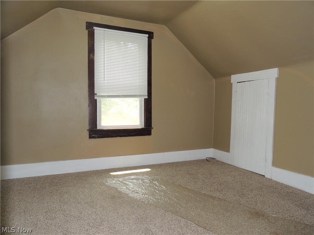 2242 Coffeen Street Property Photo 6