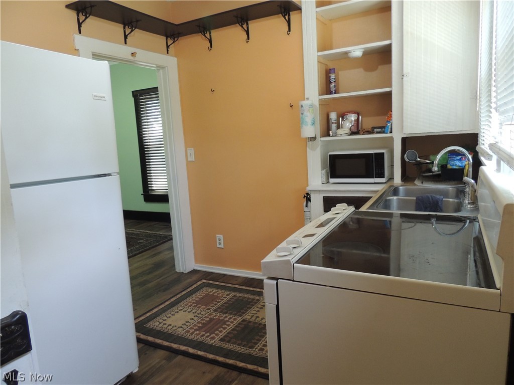 2242 Coffeen Street Property Photo 12