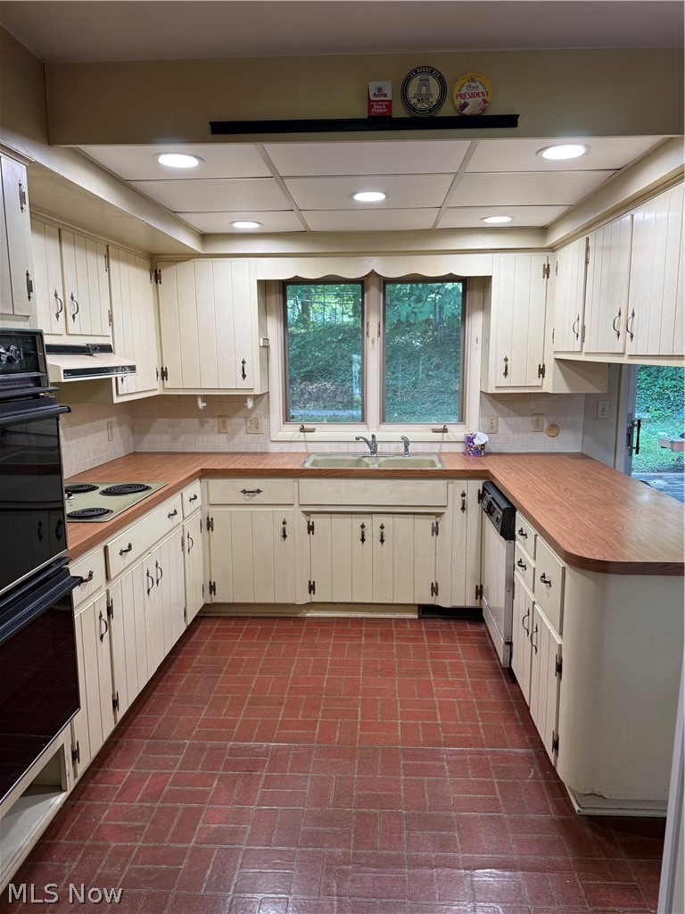 3791 Butterfield Drive Property Photo 3