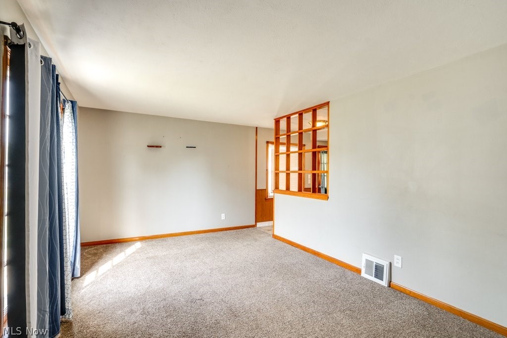29800 Robert Street Property Photo 5