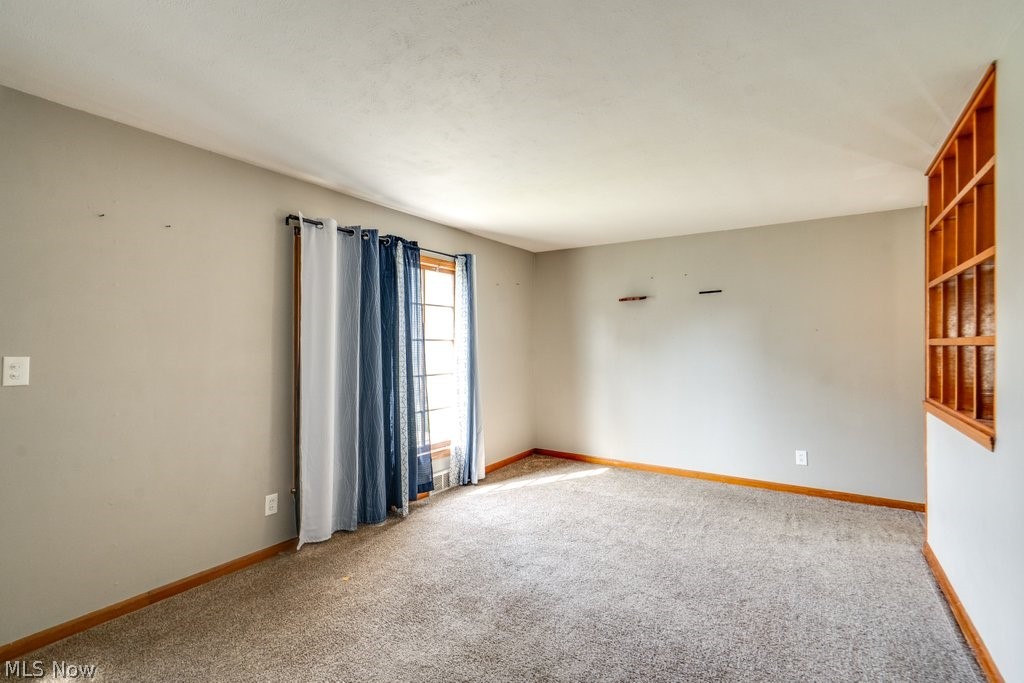 29800 Robert Street Property Photo 6