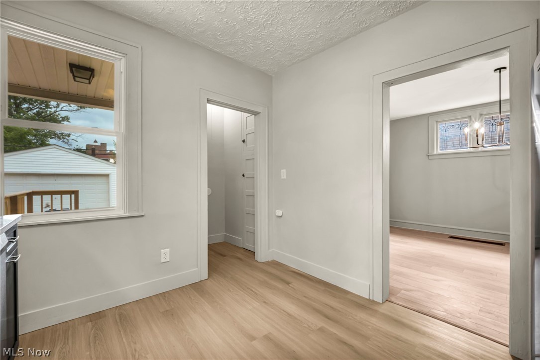 3270 Yorkshire Road Property Photo 6