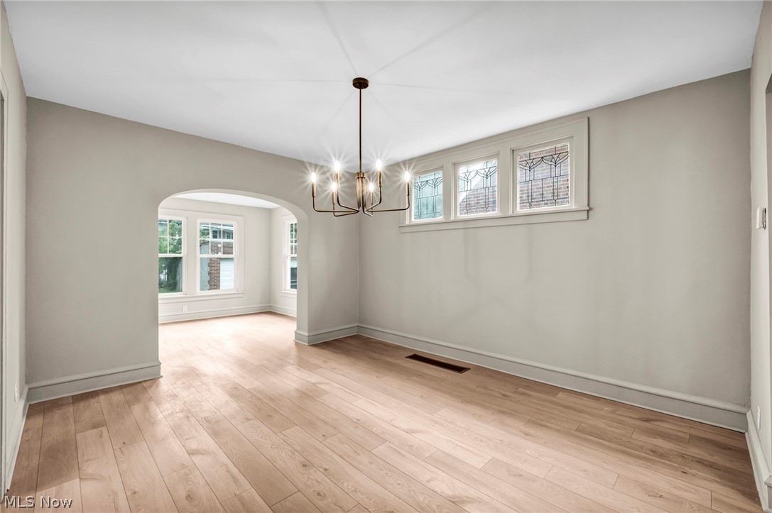 3270 Yorkshire Road Property Photo 8