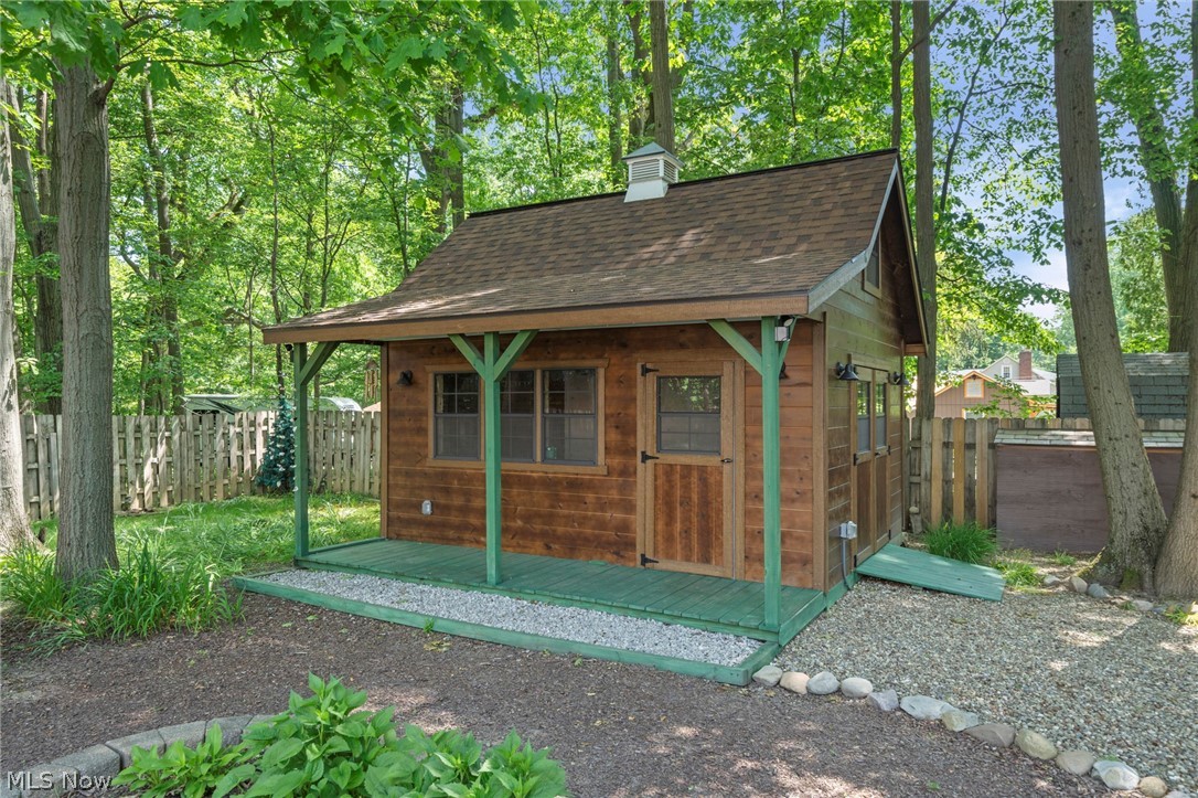 3871 Greentree Road Property Photo 10