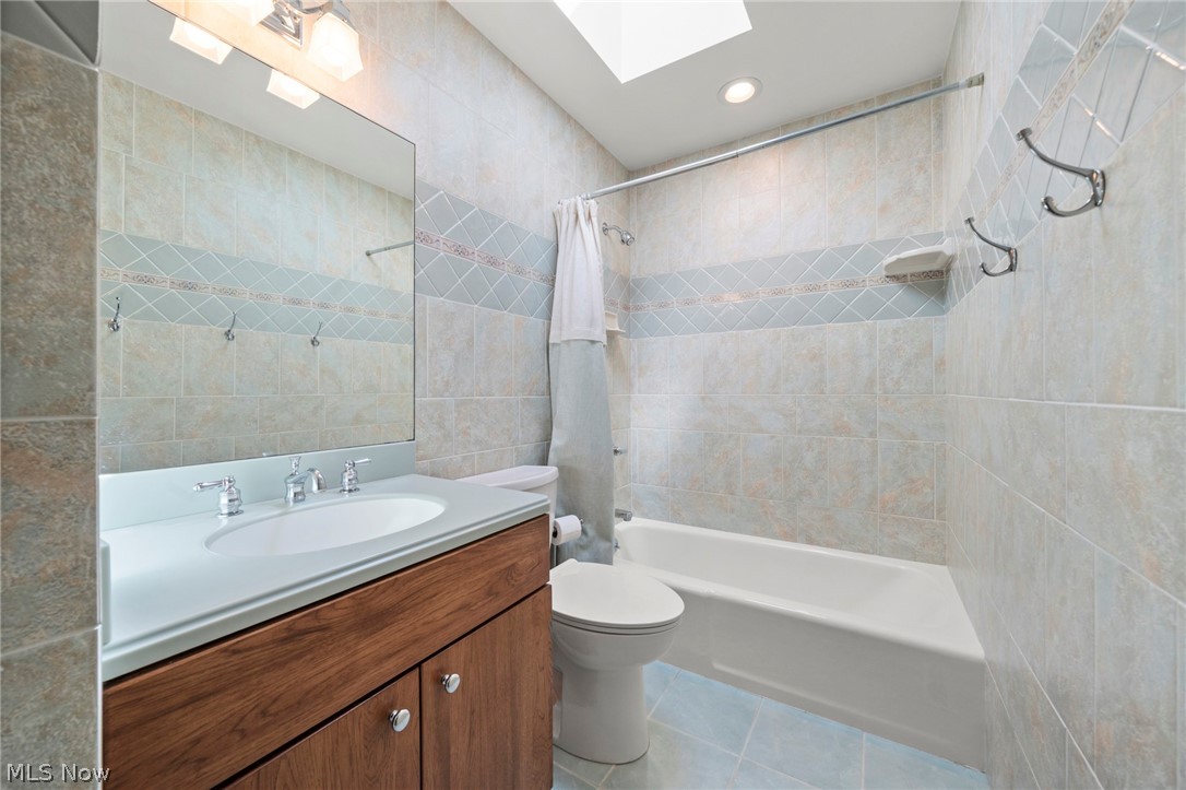 3871 Greentree Road Property Photo 25